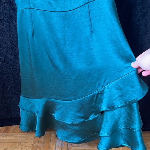 🌺 Lulus Green Satin Dress - Picture 2 of 3